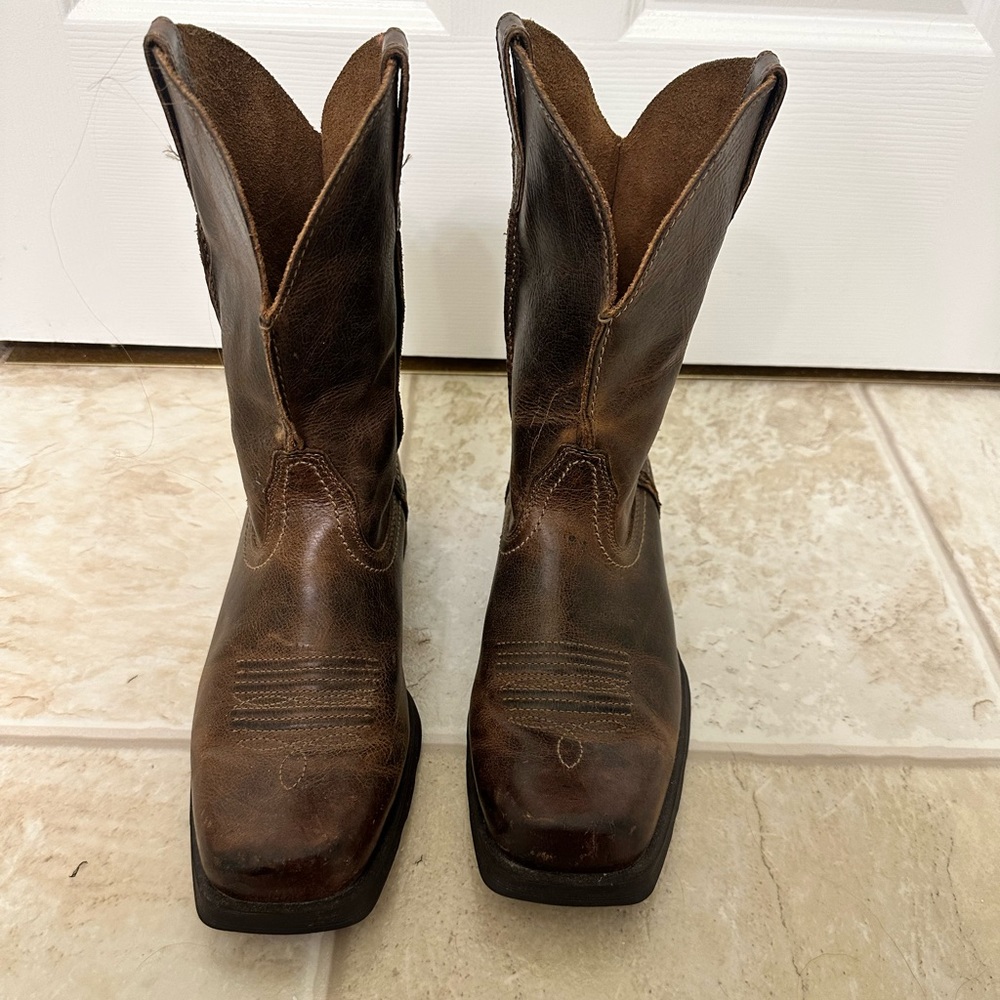 Brown ariat boots